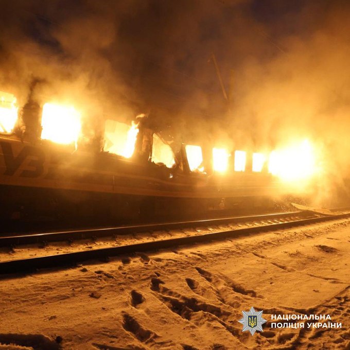 Новини Харкова: удар по пасажирському поїзду на Харківщині
